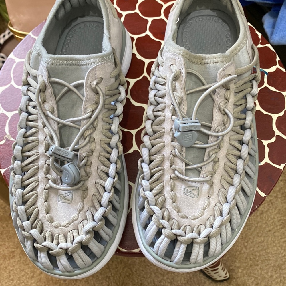 Keen size 7 ladies loafers